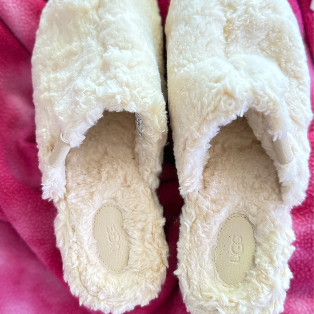 UGG Fluffy Cream Cozy Clogs